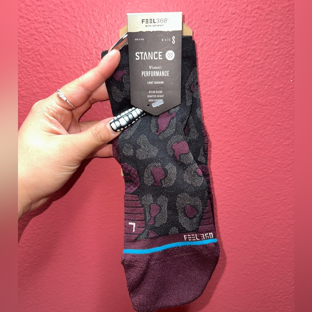 NWT (2 for $35 deal) women’s light cushion stance quarter socks size small